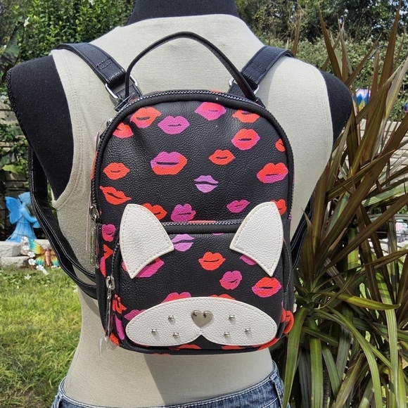 NWT BLACK n RED BETSEY JOHNSON LIP KITSCH BACKPACK main image 4